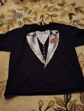 Gildan Black Short-Sleeve Tuxedo Graphic Tee with Red Rose